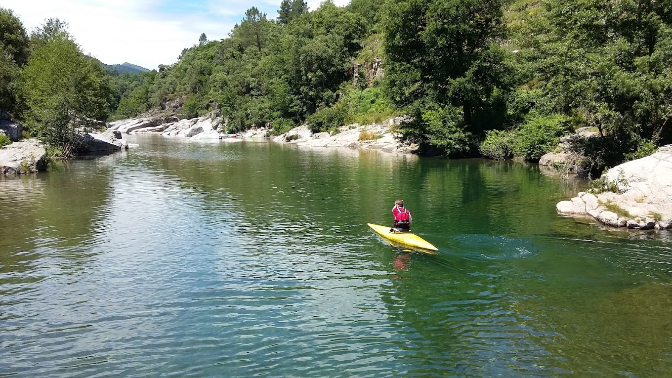 GARD – EMPLACEMENT DANS LES CEVENNES, EN BORDURE DE RIVIERE - 8524