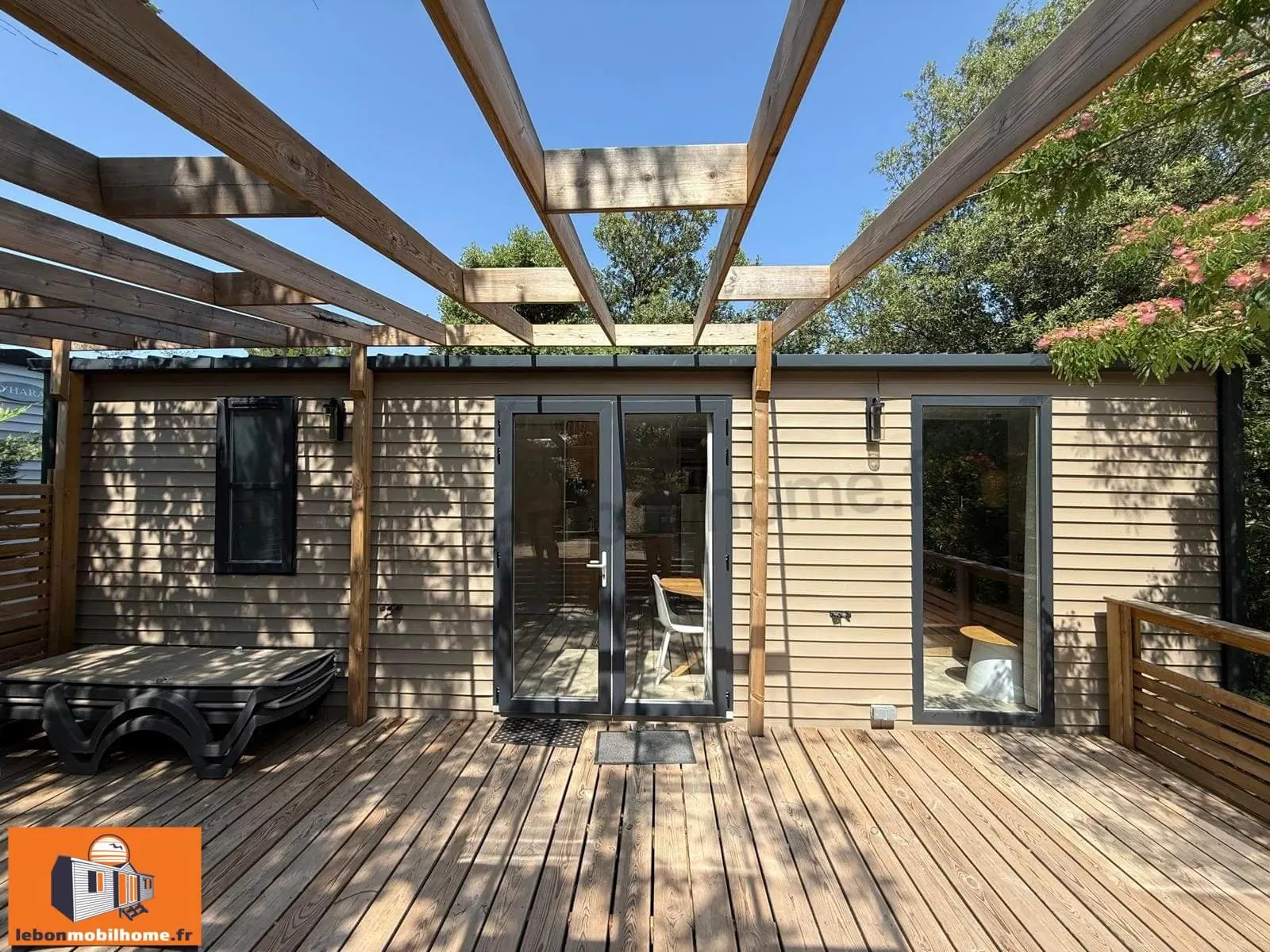 Mobil-home 2 chambres : la surface idéale pour 4 personnes - 23765